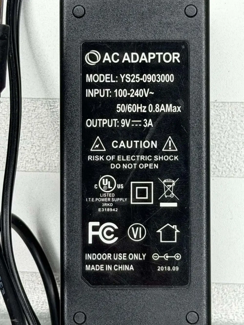 AC Adaptor Power Supply Model YS25-0903000 9V 3A
